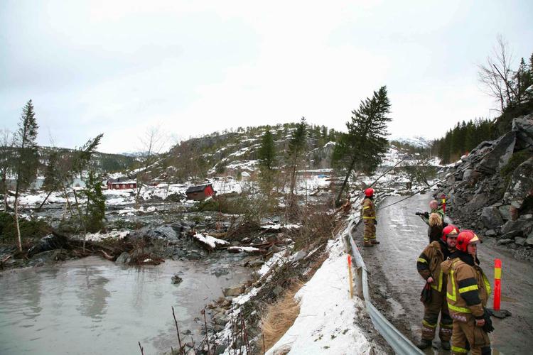 Redningsfolk ved jordskredet i Namsos. 