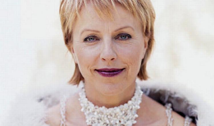 Anne Sophie von Otter kan vist alt teknisk, men der er ikke lige meget kraft alle steder. Højt var bedst, dybt gav krydret mystik, men derimellem manglede der noget power. 