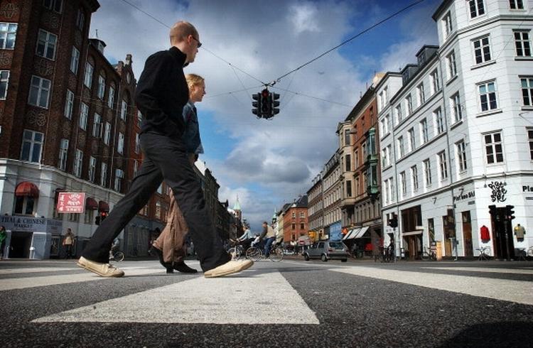 Nørrebrogade i København skal lægge asfalt til et begravelsesoptog, når den 25-årige Mustafa Hsowanys kiste køres gennem bydelen. 