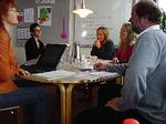 Ledelsen på Utterslev Skole er enig om, at den voksende tilstrømning til lærer- og pædagogfaget er godt for skolevæsenet. Forrest til venstre admninistrativ leder Tonie Rudby, forrest til højre skoleleder Geert Hansen. Foto: Kim Faber 