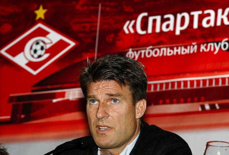Michael Laudrup overtog i september sidste år trænerjobbet i den russiske storklub Spartak Moskva. Og den første tid i klubben bød på sportslig nedtur. Men nu er holdet trimmet og klar til et godt resultat i den ny sæson, vurderer danskeren.  Foto: Mikhail Metzel/AP 