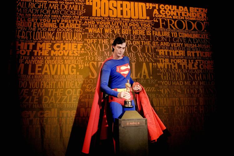 Ikonet Superman, her i Hollywood, Los Angeles, sælger godt. Et hæfte med helten indbragte millioner. 