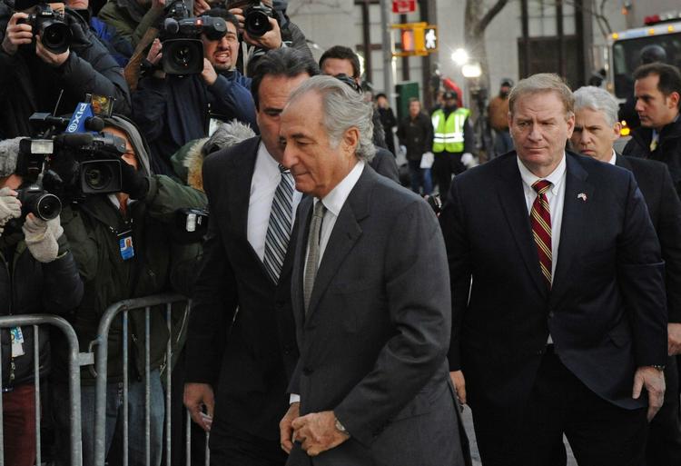 Bernard Madoff ankommer til appeldomstolen i New York, hvor restsdokumenter viste, at han var god for knap 5 milliarder kroner for få måneder siden. 