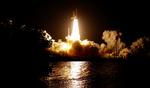 Discovery stiger til vejrs fra Capa Canaveral i Florida. 