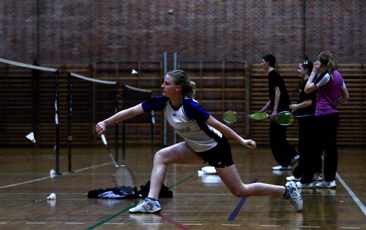 Lene Clausen er et af Danmarks store badmintontalenter. Her træner hun i Bakkehallen i Erritsø. 
