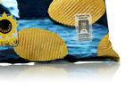 Producenten bag denne pose chips mener, at den indholder syv portioner. 