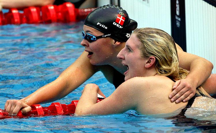 OL-finalen i 800 meter fri gav bronze og guld til Lotte Friis og briten Rebecca Adlington.  Arkivfoto: Petr David Josek/AP 