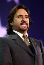 Arkivfoto fra august 2004 af Ron Silver, der nu er død efter en to år lang kamp mod kræft. 