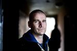 Jens Møller er tidligere vicepolitikommissær, nu sørger han for driften af 950 lejemål i boligselskabet omkring Blågårds Plads. 