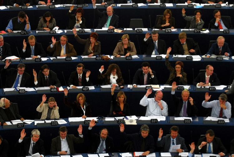 Den konservative gruppe er i dag den største i EU-Parlamentet, men hvis gruppen efter valget bliver splittet op, kan socialdemokraterne vokse til det største. (Arkivfoto) 
