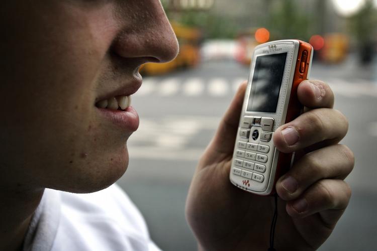 Folketingets Ombudsmand har kritiseret, at en skole har konfiskeret en elevs mobiltelefon efterskoletid, men det skal nu være lovligt, mener undervisningsminister Bertel Haarder (V). 