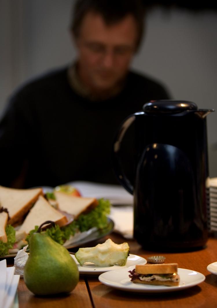 Ting fra hverdagen kan bruges som huskeregel for hvor stor en portion egentlig er. En portion frugt er for eksempel på størrelse med en tennisbold. 