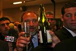 Avigdor Lieberman, som står til at blive Israels nye udenrigsminister, står overfor korruptionsanklager. Her et billede dagen efter det israelske valg, hvor Liebermans parti blev landets tredjestørste. 