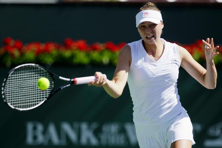 Verdens nummer seks, Vera Zvonareva, bliver Caroline Wozniackis kvartfinalemodstander i Californien. 