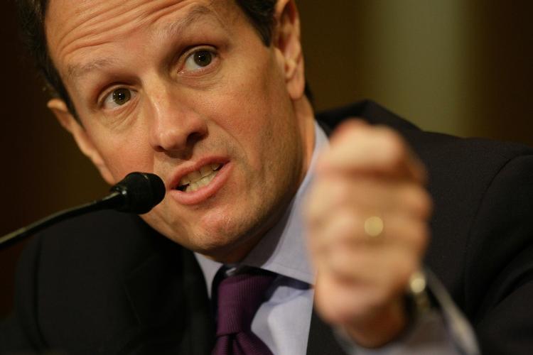 USA's finansminister Timothy Geithner kræver, at AIG betaler 2,3 milliarder dollar tilbage, som forsikringsgiganten har udbetalt i bonusser, selv om den har modtaget økonomisk hjælp fra staten på grund af økonomiske problemer. 