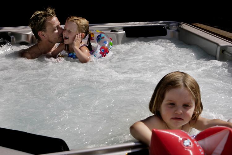 Det kunne være lækkert med en ny udendørs spa - men det bliver uden offentlige støttekroner. Spabade er på negativ-listen. 