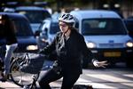 Det kan i mere end en forstand være sund fornuft i køre med cykelhjelm. 