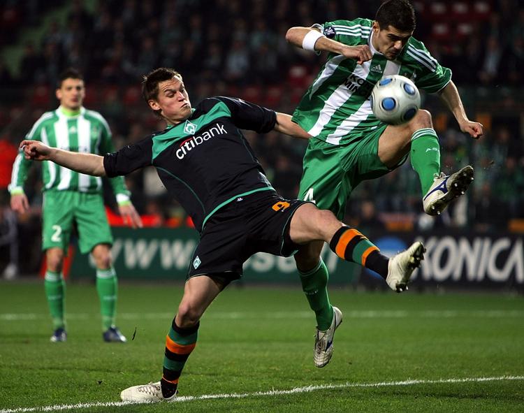 Werder Bremen, uden skadede Daniel Jensen, er videre til ottendedelsfinalen i Uefa Cuppen. 