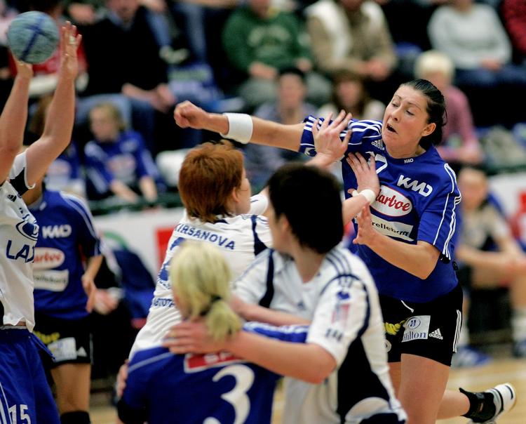 Slagelse DT har mødt Lada Togliatti flere gange. Her scorer Slagelses Bojana Popovic i en hjemmebanekamp i Champions League, samme år som bestikkelsesforsøget fandt sted. (arkivfoto) 