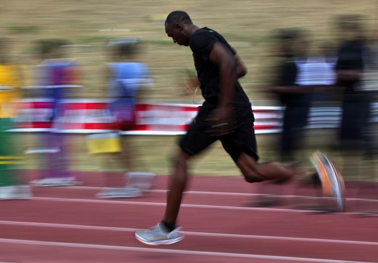 Usain Bolt løber alternative veje i sine bestræbelser på at vinde VM i Berlin til august. 