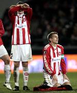Thomas Augustinussen ærgrer sig efter at have brændt sit straffespark,  da AaB torsdag aften tog imod Manchester City i Uefa Cuppens 1/8-dels finale. 