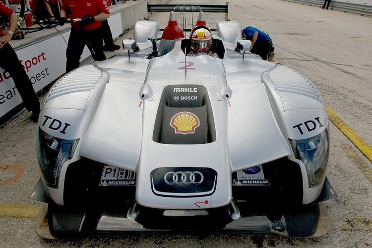 Tom Kristensen gav den nye Audi R15 en fornem debut på Sebring med anden startposition. Foto: Audi 