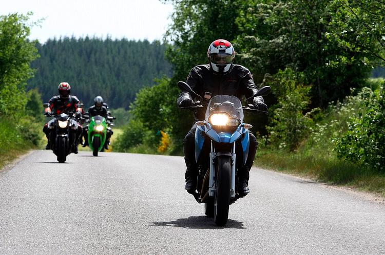 Op på motorcyklen og lige ud ad  landevejen.  Leasing kan give motorcyklistens følelse af frihed en økonomisk rygstøtte.  Arkivfoto: Lars Skaaning 