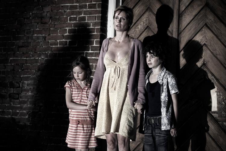 Porten er lukket for Lene Nystrøm, her som debutant i hovedrollen i ny Ole Bornedal-film. Nu er filmen selv endt uden for porten: Nordisk Film Biografer vil ikke vise filmen, der har premiere i påsken. Foto: Per Anders Jørgensen/SF Film 