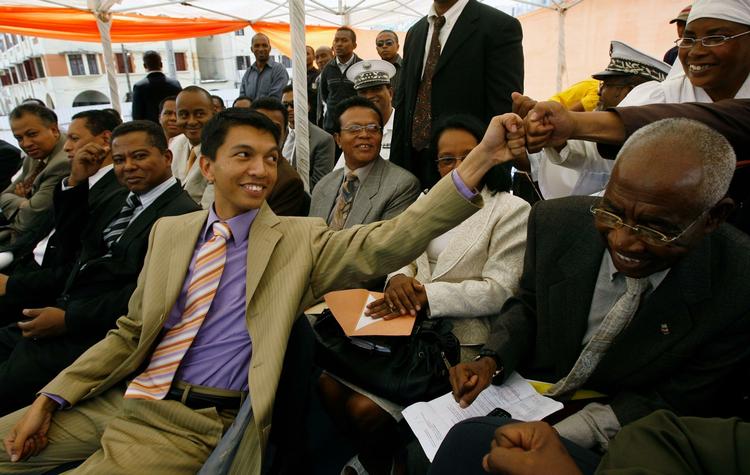 34-årige Andry Rajoelina er blevet indsat som Madagaskars nye præsidetn, selv om han egentlig er seks år for ung ifølge landets forfatning. Billedet er taget i onsdags. 