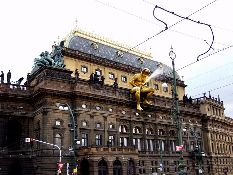I maj 2003, op til  Tjekkiets EU-afstemning, var det  meningen, at David Cerny ville have installeret skulpturen 'Nation to Itself' på taget af Nationalteatret i Prag.  En onanerende statue. Bestyrelsen  for teatret aflyste dog projektet. Fotomanipulation: David Cerny 