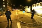 Dette stykke af Valby Langgade er blevet afspærret af politiet til aften. Omkring 20 betjente er mødt op. 