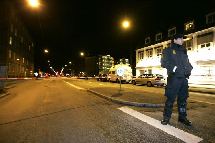 Politiet tog ingen chancer efter meldingen om skyderi og spærrede en del af Valby Langgade af i aftes. 