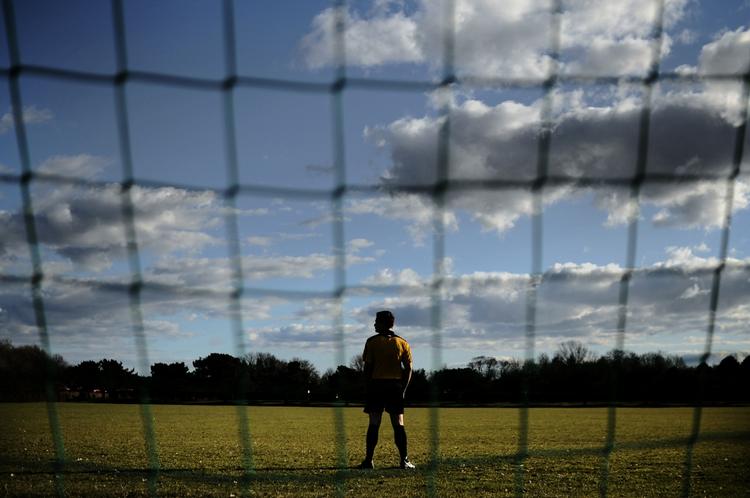 En omfattende undersøgelse, Politiken har foretaget, viser, at halvdelen af alle fodbolddommere har oplevet at blive truet i forbindelse med kampe. 
