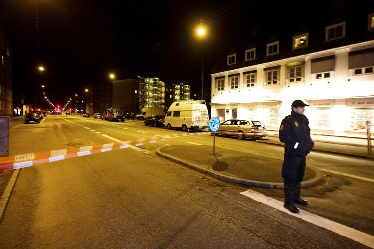 Frygten for at der var blevet skudt fik i går politiet til at afspærre en del af Valby Langgade. 