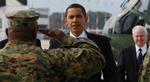 Barack Obama har beholdt sin forgængers forsvarsminister, Robert Gates t.h., men han vil til at føre en helt ny politik over for Afghanistan. Arkivfoto 