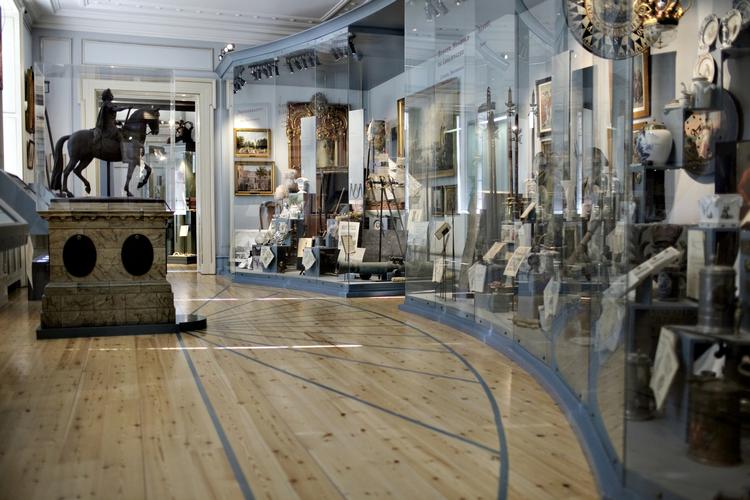 De danske museer er begyndt at række ud mod befolkningsgrupper, der gennem generationer har lært, at museer ikke er til for dem. Københavns Bymuseum (billedet) er langt fremme med stilskiftet: Bag de borgerlige kulisser er en udstilling om og med Nørrebros lokalbefolkning på vej. Foto: Miriam Dalsgaard 