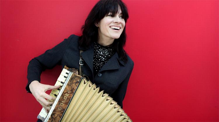 Susi Hyldgaard er i legehumør på sin nye cd. 
