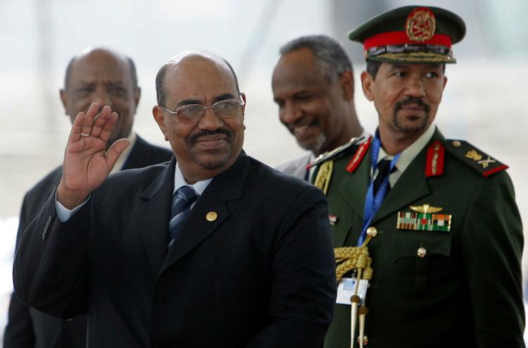 Sudans præsident Bashir blev i begyndelsen af marts sigtet for krigsforbrydelser. Den internationale domstol i Haag har udstedt arrestordre på ham. (Arkivfoto) 