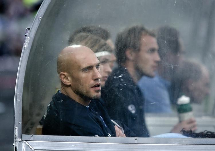 Arek Onyszko fotograferet under en tidligere fodboldkamp, hvor han sad på udskiftningsbænken. I går spillede han for OB mod FCK, og umiddelbart efter kampen blev han anholdt af politiet. 