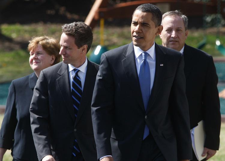USA's præsident, Barack Obama, med sin finansminister, Timothy Geithner (nr. to fra venstre). (Arkivfoto) 