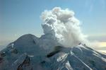 Vulkanen Mount Redoubt i det sydlige Alaska er gået i udbrud efter måneders venten. 