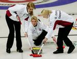 Skipper Angelina Jensen og det danske curlinglandshold skal i næste kamp mod Italien forsøge at revancere nederlaget på 5-8 til Kina. 