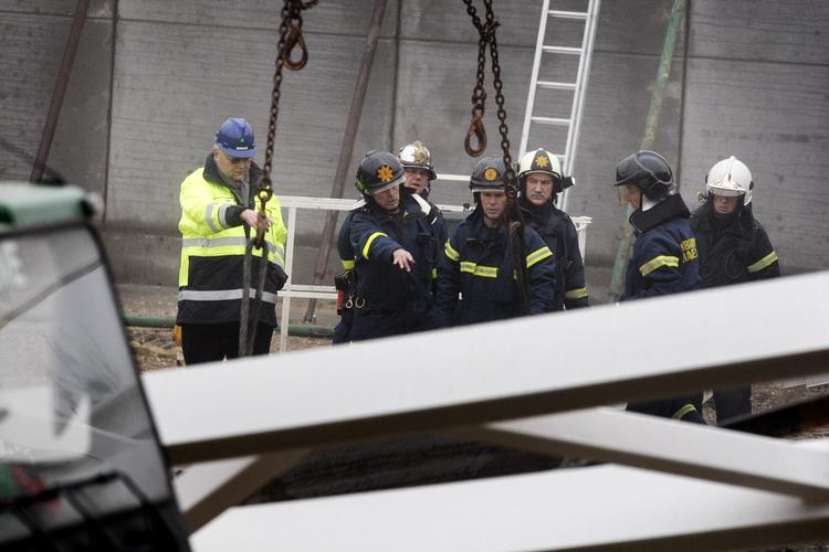 I alt blev 44 personer dræbt på arbejdet i 2008. Her er det en arbejdsulykke i Rødovre. To bygningsarbejdere blev kvæstet, da en endnu ikke færdig idrætshal i Rødovre kollapsede. Arkivfoto. 