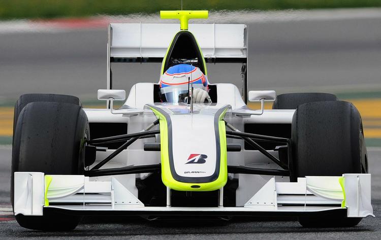 Jenson Button og Brawn GP er havnet i en strids om regler, og blandt andet Red Bull truer med at nedlægge protest mod udformningen af den hurtige racer. Arkivfoto. 