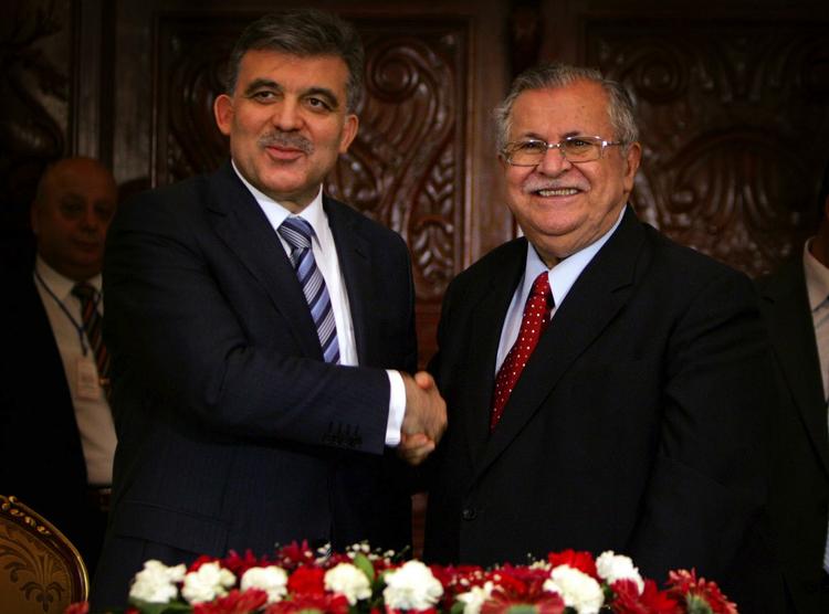 Tyrkiets præsident Abdullah Gül, til venstre i billedet, afviste under et besøg i den irakiske hovedstad, Bagdad, at Tyrkiet har besluttet, om man støtter Fogh som ny Nato generalsekretær. 