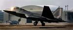 F-22 kampflyet er svært at spore på radar på grund af sin form. 