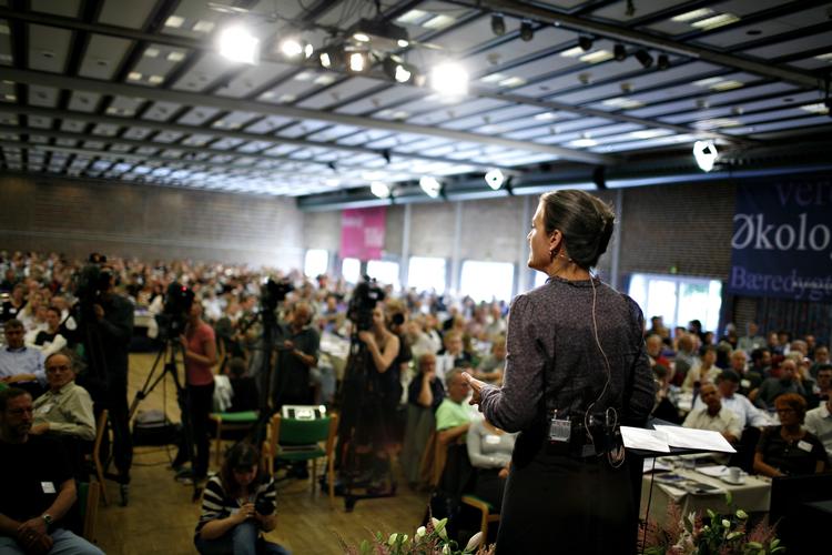 De radikale åbner op for regering med SF. Ikke alle i baglandet er begejstrede for samarbejdet og mener, der er for mange politiske knaster. 