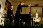 Præsident Obama, da han i januar underskrev et lovinitiativ om klimaindsats. Bag ham transportminister Ray LaHood 