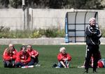 Morten Olsen - her med nogle danske fodboldfans på sidelinien under træningen på Malta - har, i modsætning til mange danskere, en god fornemmelse med hensyn til Danmarks VM-kvalifikationschancer. 