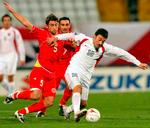 Andre Agius (tv.) og Ejon Bogdani i nærkamp, da Malta i sidste måned opnåede turneringens første point med  0-0 mod Albanien. Arkivfoto. 